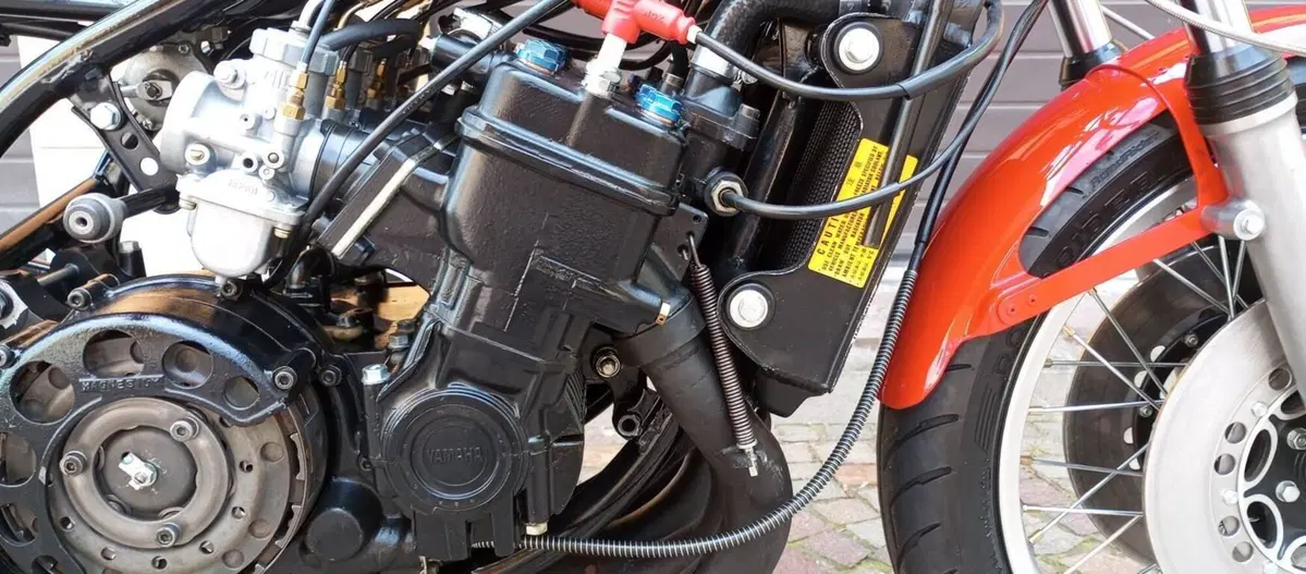 Yamaha TZ 750 A (5)