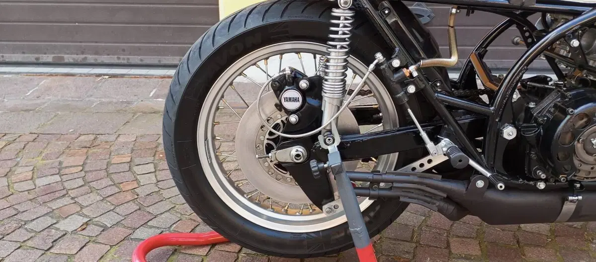 Yamaha TZ 750 A (6)