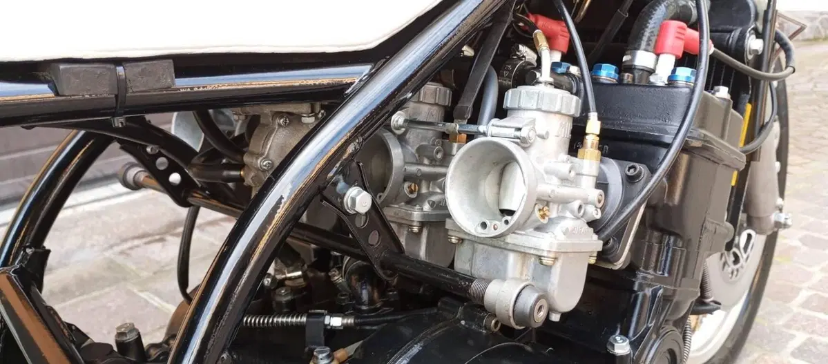Yamaha TZ 750 A (7)