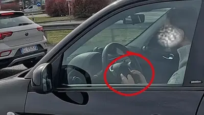 La distrazione alla guida &egrave; una piaga sociale: quello che abbiamo visto nel traffico &egrave; impressionante [VIDEO]
