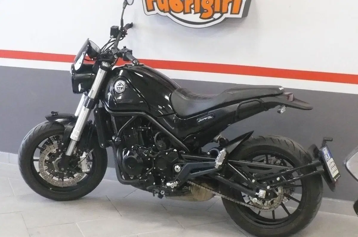 Benelli Leoncino 500 (2021 - 25) (3)