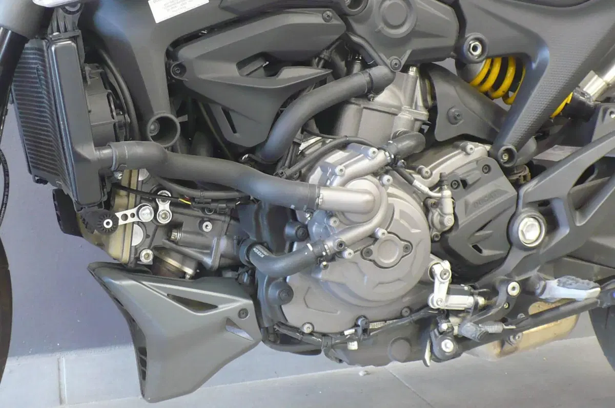 Ducati Monster 937 + (2021 - 25) (9)