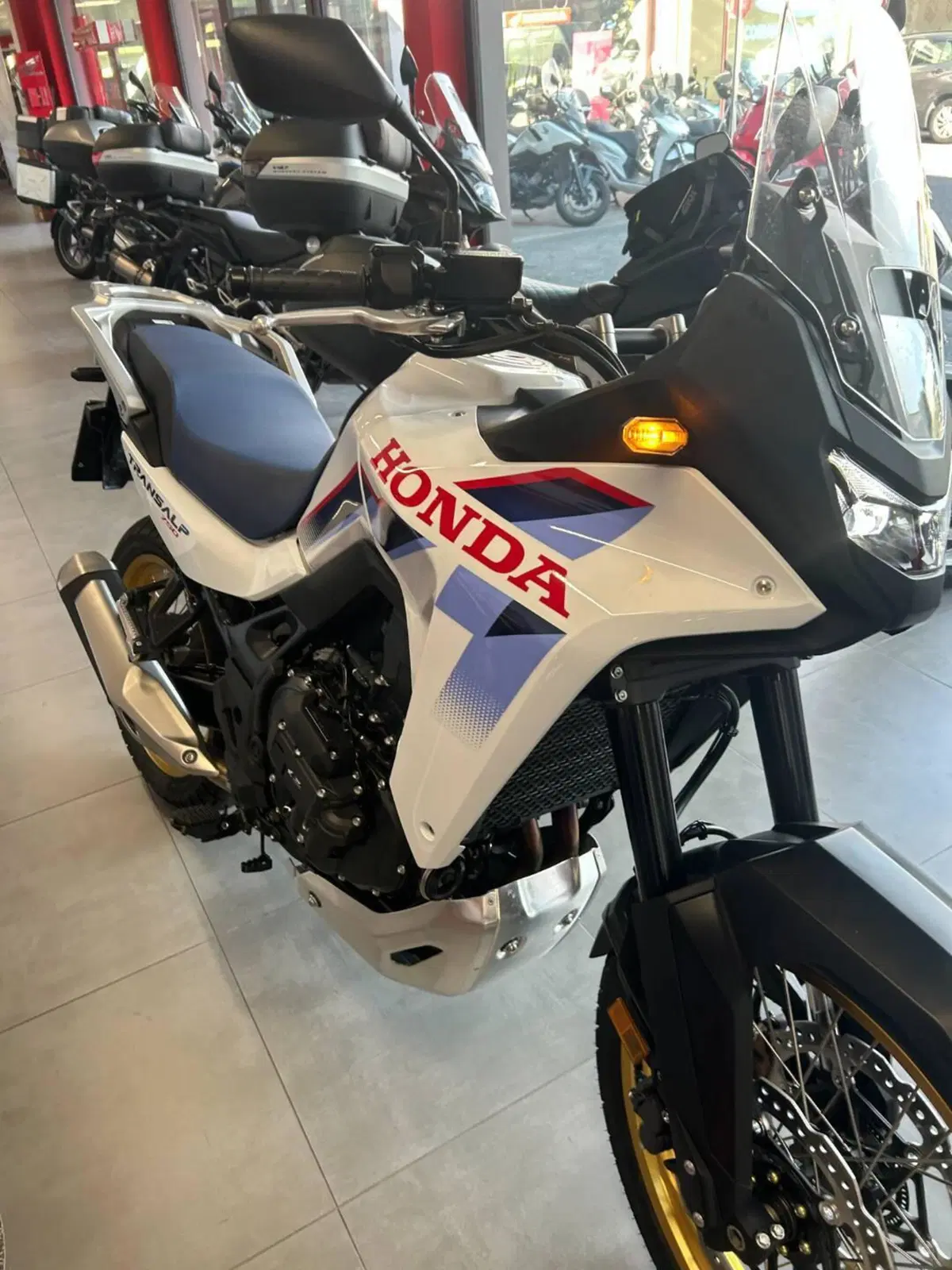 Honda Transalp XL750 (2026) (3)