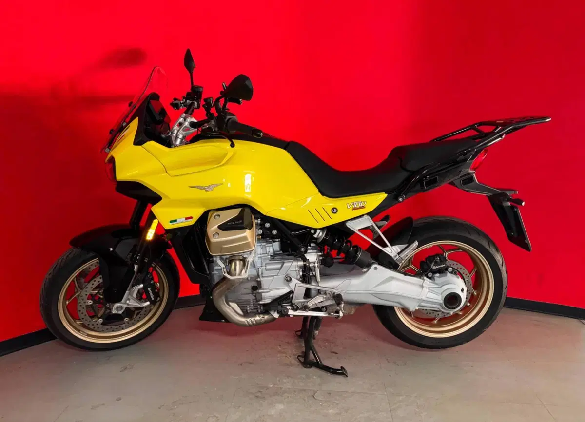 Moto Guzzi V100 Mandello (2022 - 24) (3)