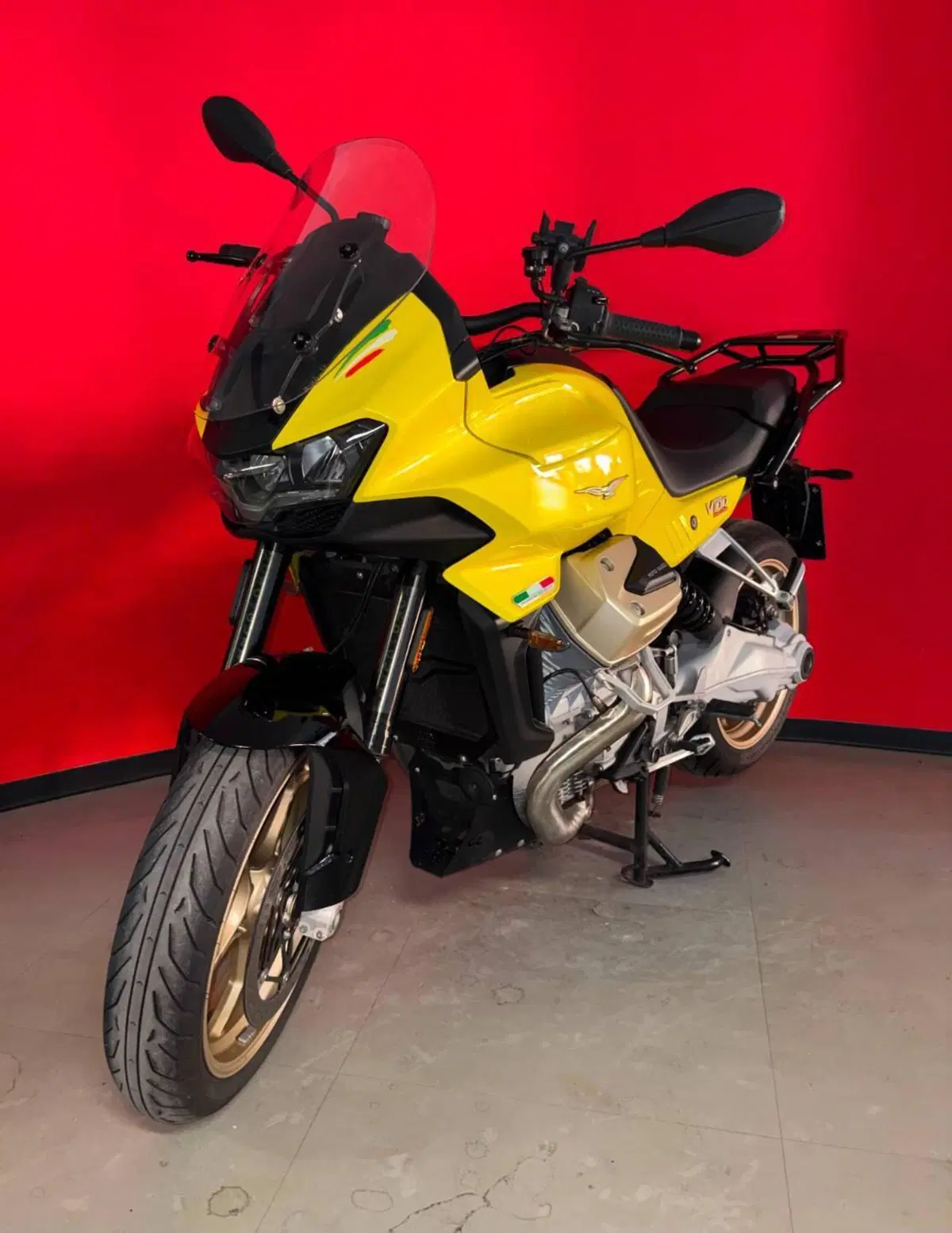 Moto Guzzi V100 Mandello (2022 - 24) (4)