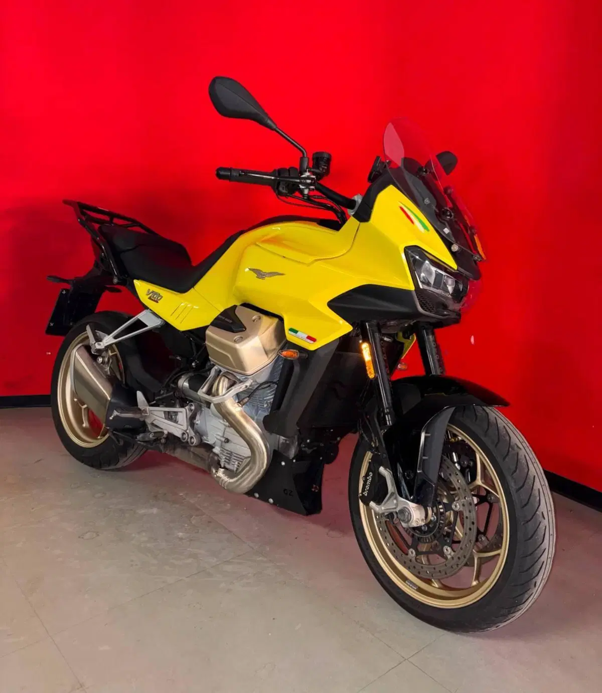 Moto Guzzi V100 Mandello (2022 - 24) (2)
