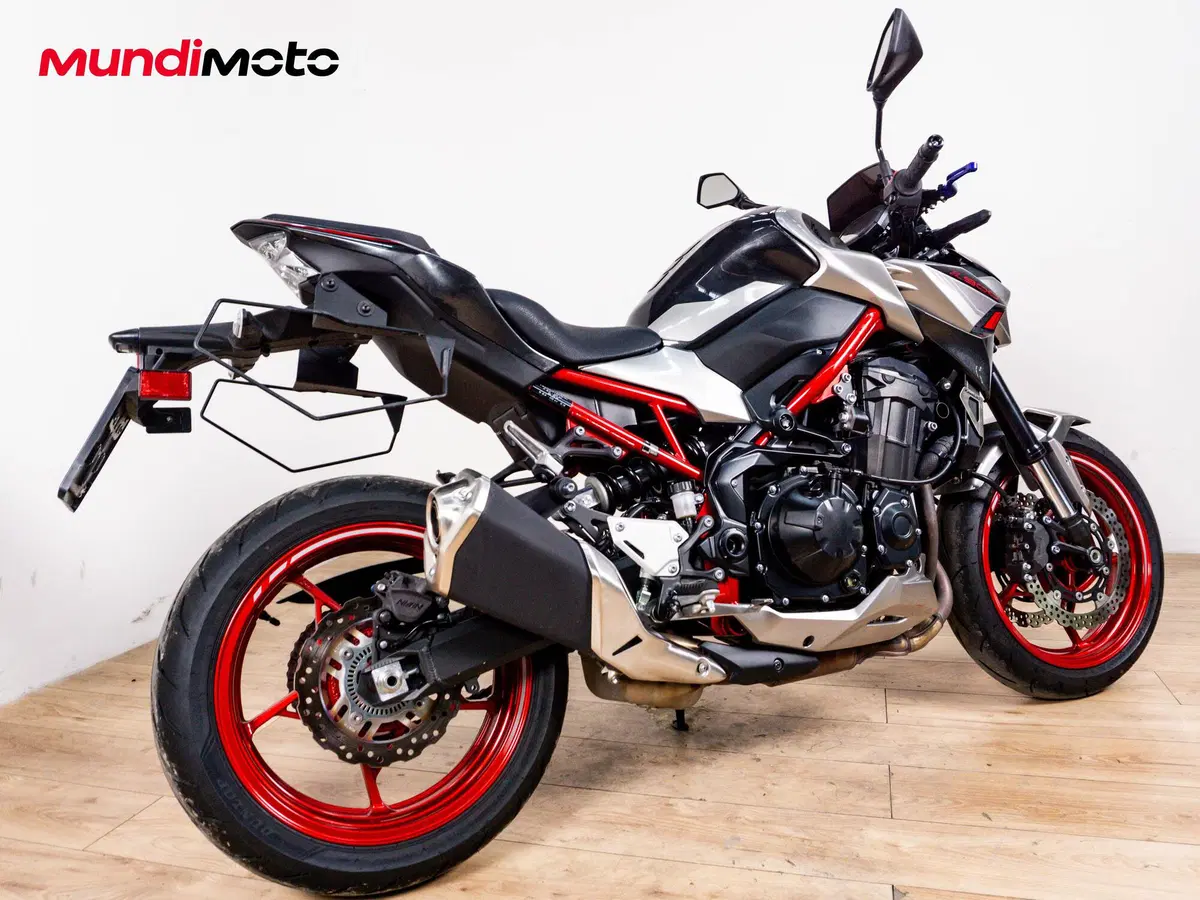 Kawasaki Z 900 (2025 - 26) (3)