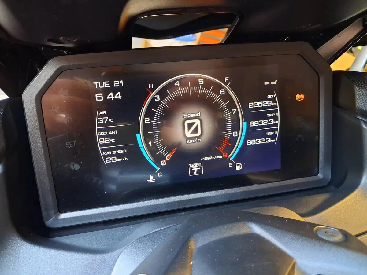 Yamaha T-Max 560 Tech Max (2022 - 24) (4)