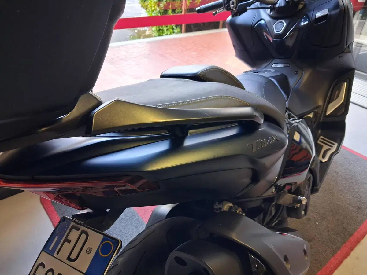 Yamaha T-Max 560 Tech Max (2022 - 24) (5)
