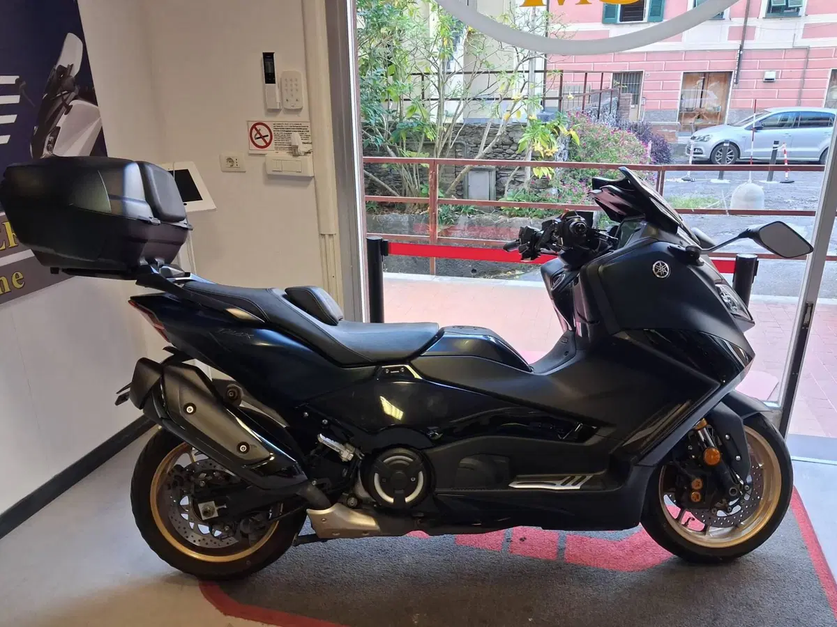 Yamaha T-Max 560 Tech Max (2022 - 24) (7)