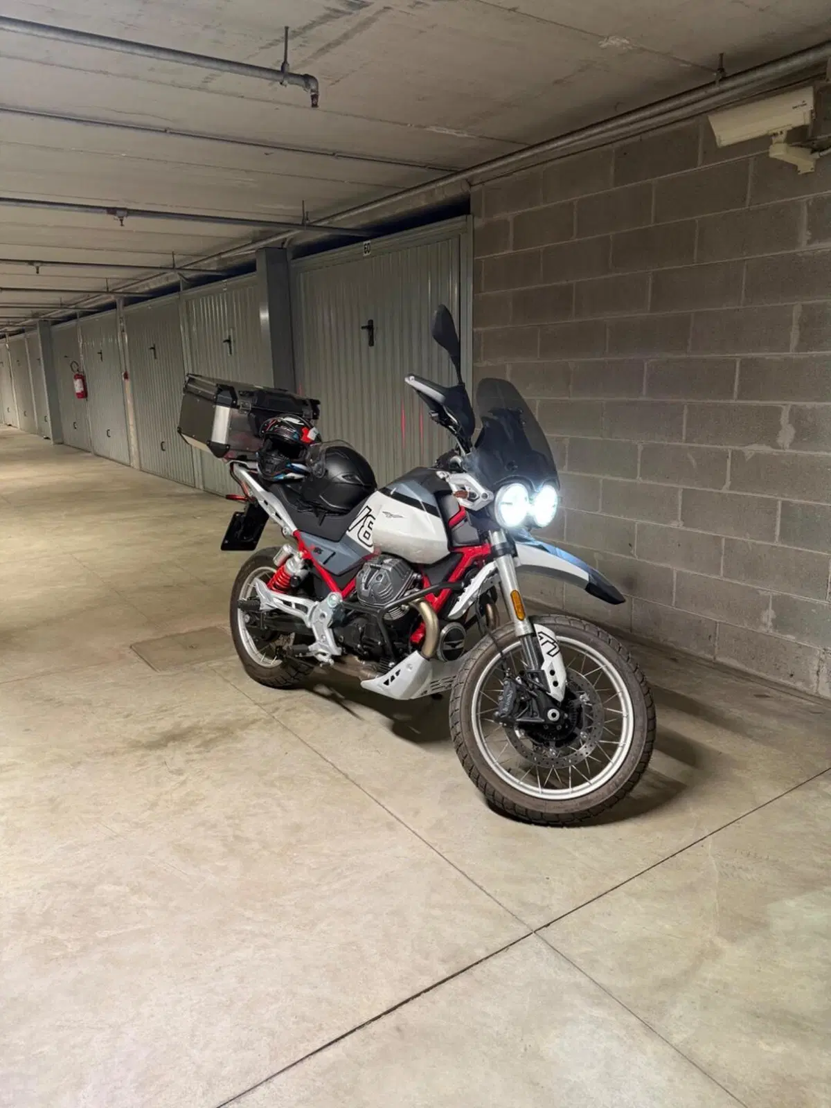 Moto Guzzi V85 TT (2024 - 26) (3)