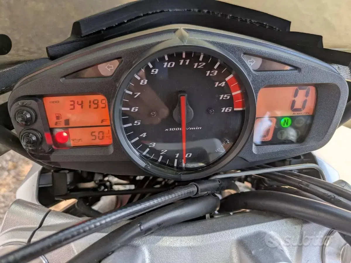Suzuki GSR 600 (2006 - 11) (2)