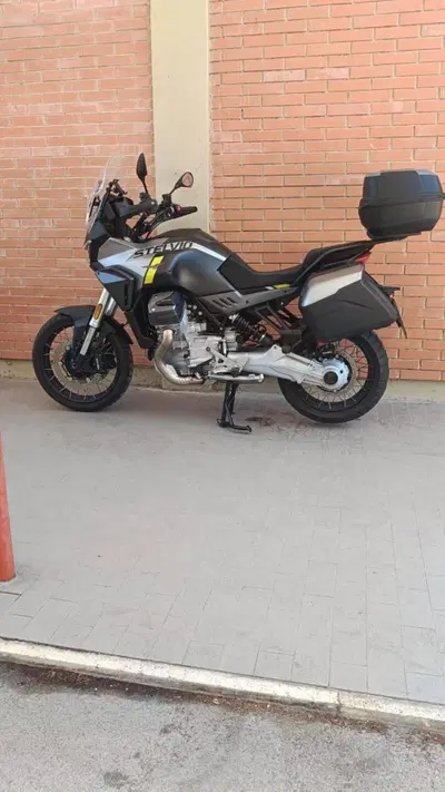 Moto Guzzi Stelvio (2024 - 26) usata