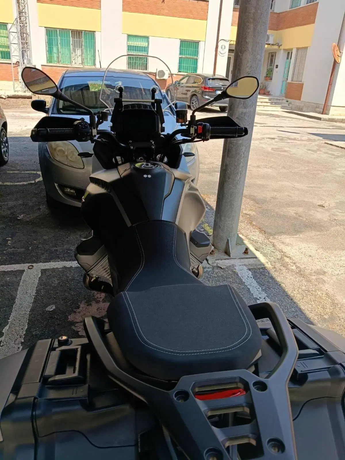 Moto Guzzi Stelvio (2024 - 26) (4)