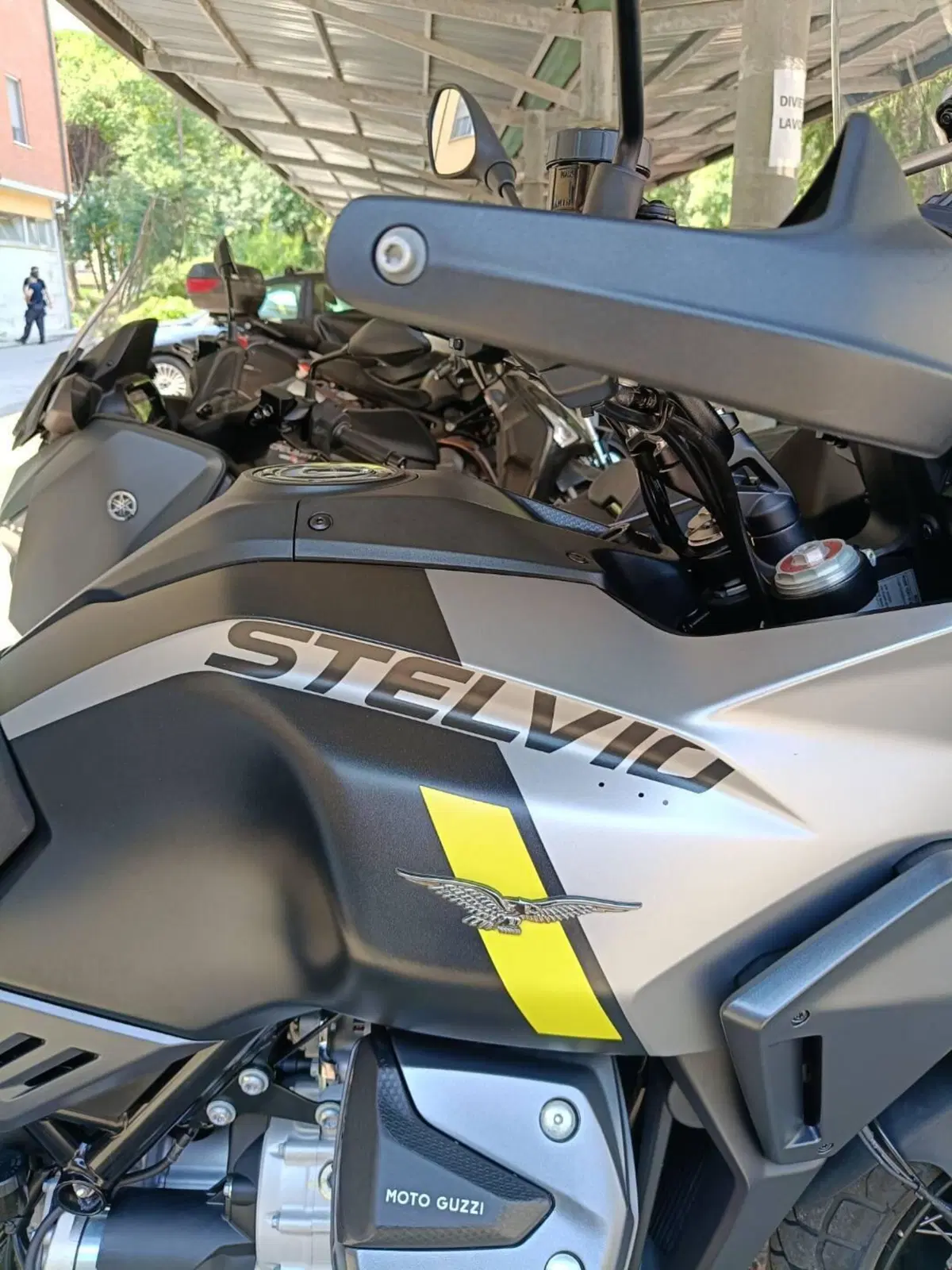 Moto Guzzi Stelvio (2024 - 26) (5)