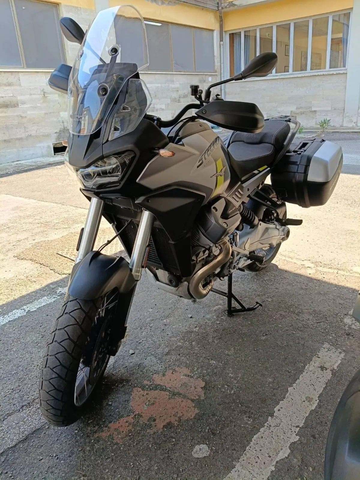 Moto Guzzi Stelvio (2024 - 26) (7)