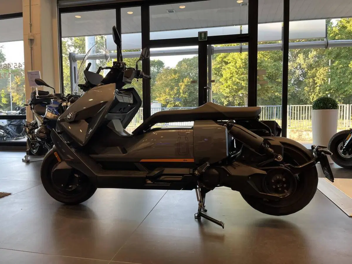 Bmw CE 04 (2021 - 25) (3)