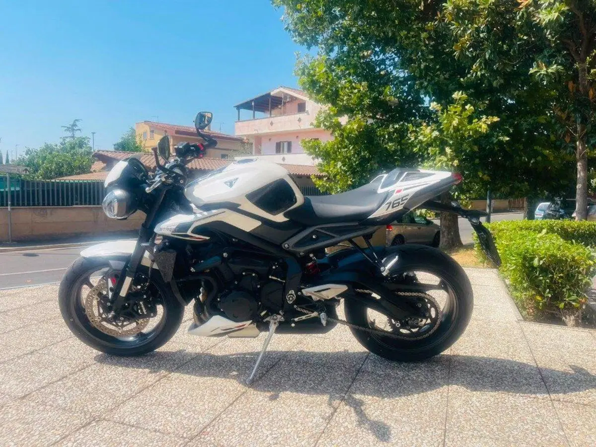 Triumph Street Triple 765 RS (2023 - 26) (3)
