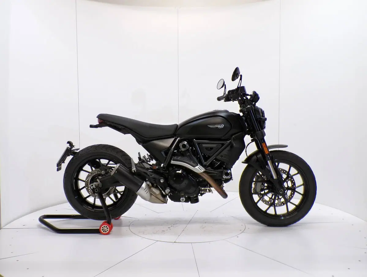 Ducati Scrambler 800 Icon Dark (2025 - 26)
