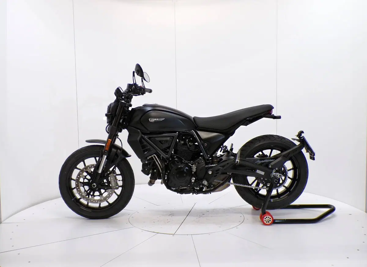 Ducati Scrambler 800 Icon Dark (2025 - 26) (4)