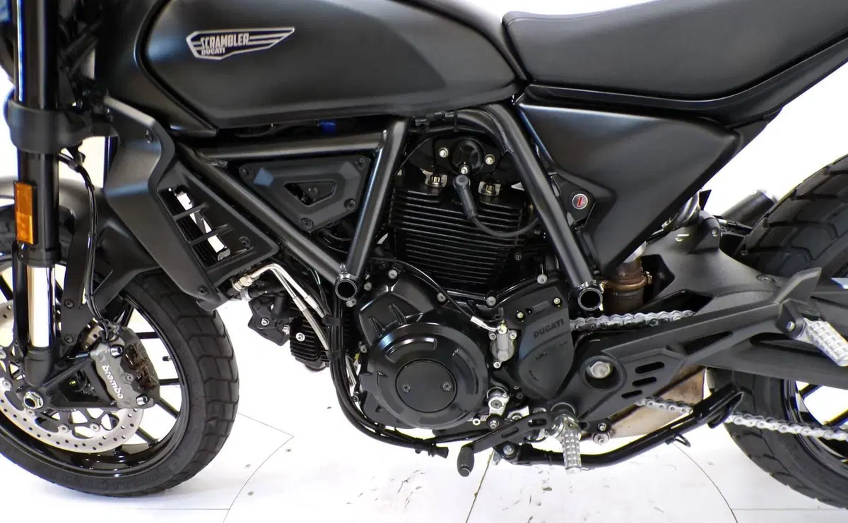 Ducati Scrambler 800 Icon Dark (2025 - 26) (8)