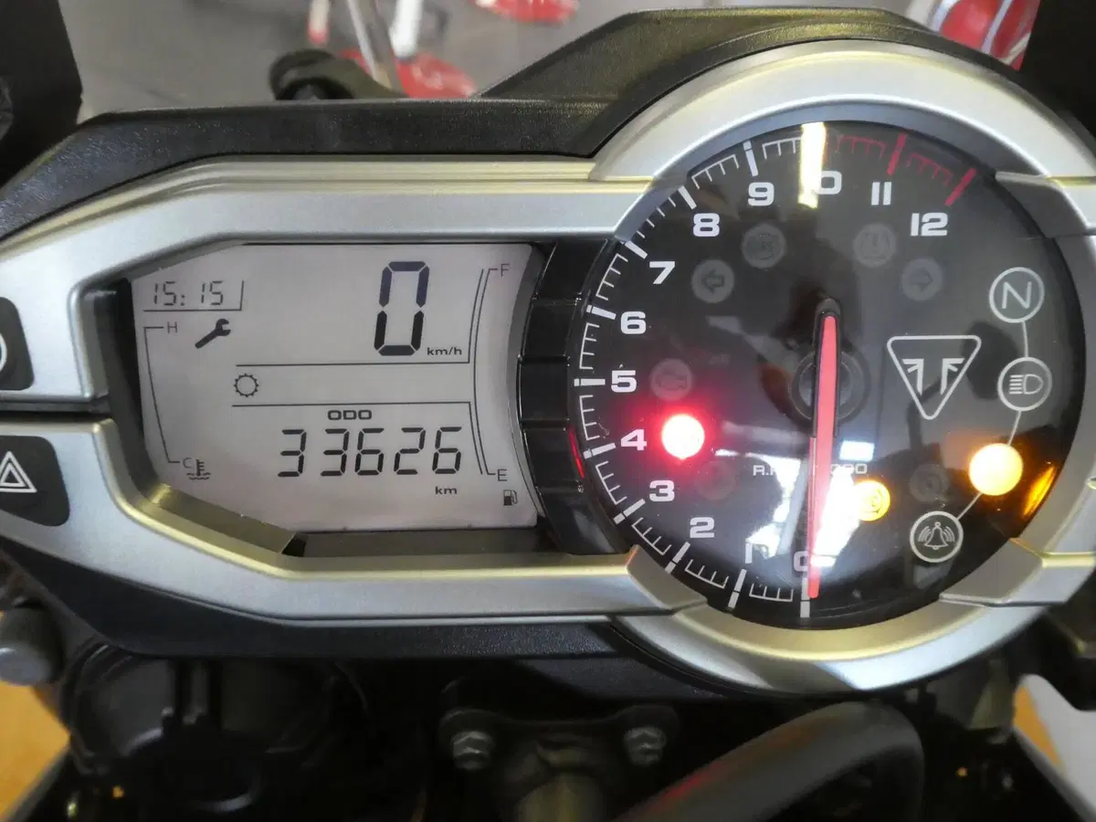 Triumph Tiger 800 XRx (2015 - 17) (3)