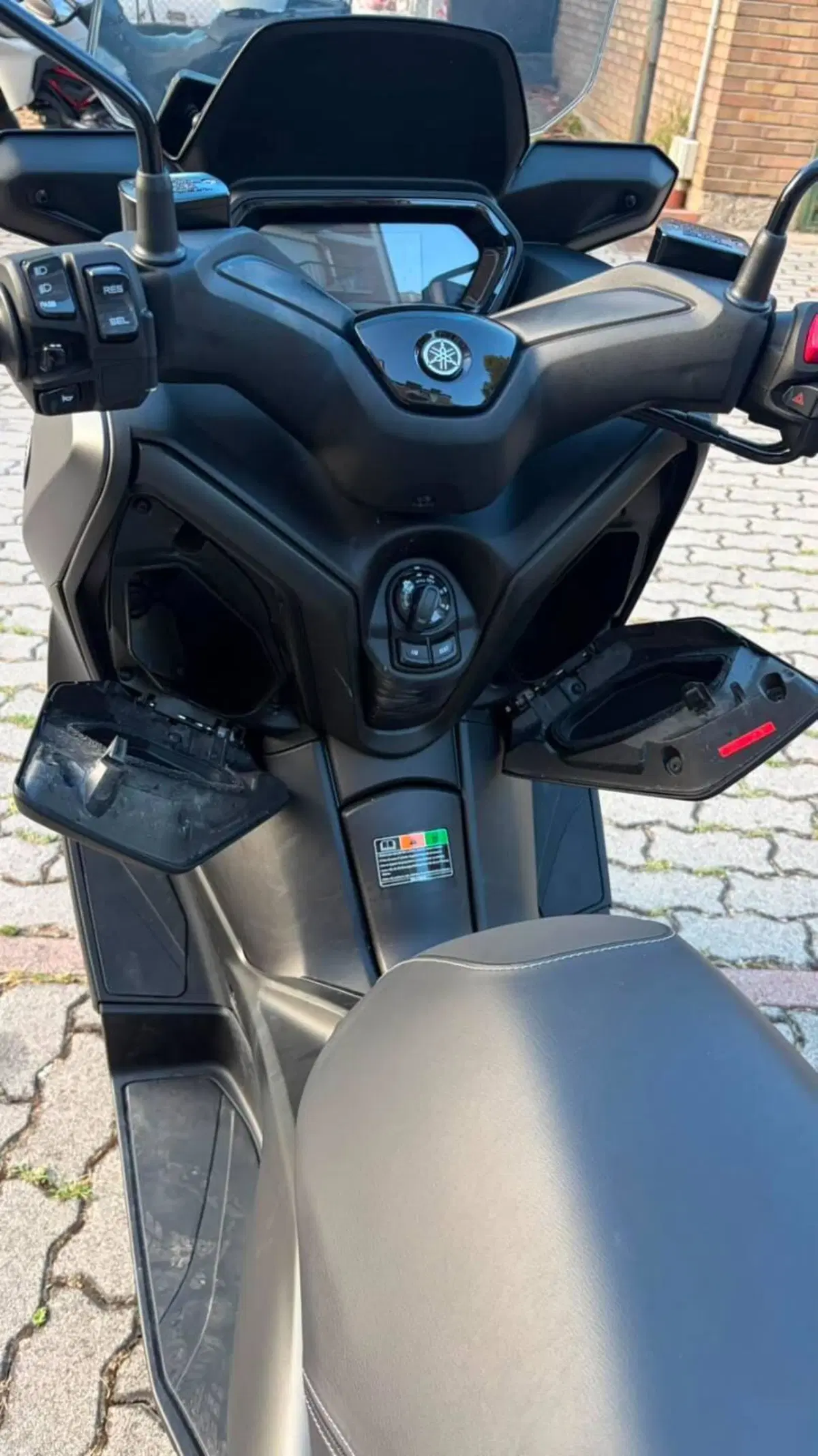 Yamaha X-Max 300 (2021 - 24) (7)