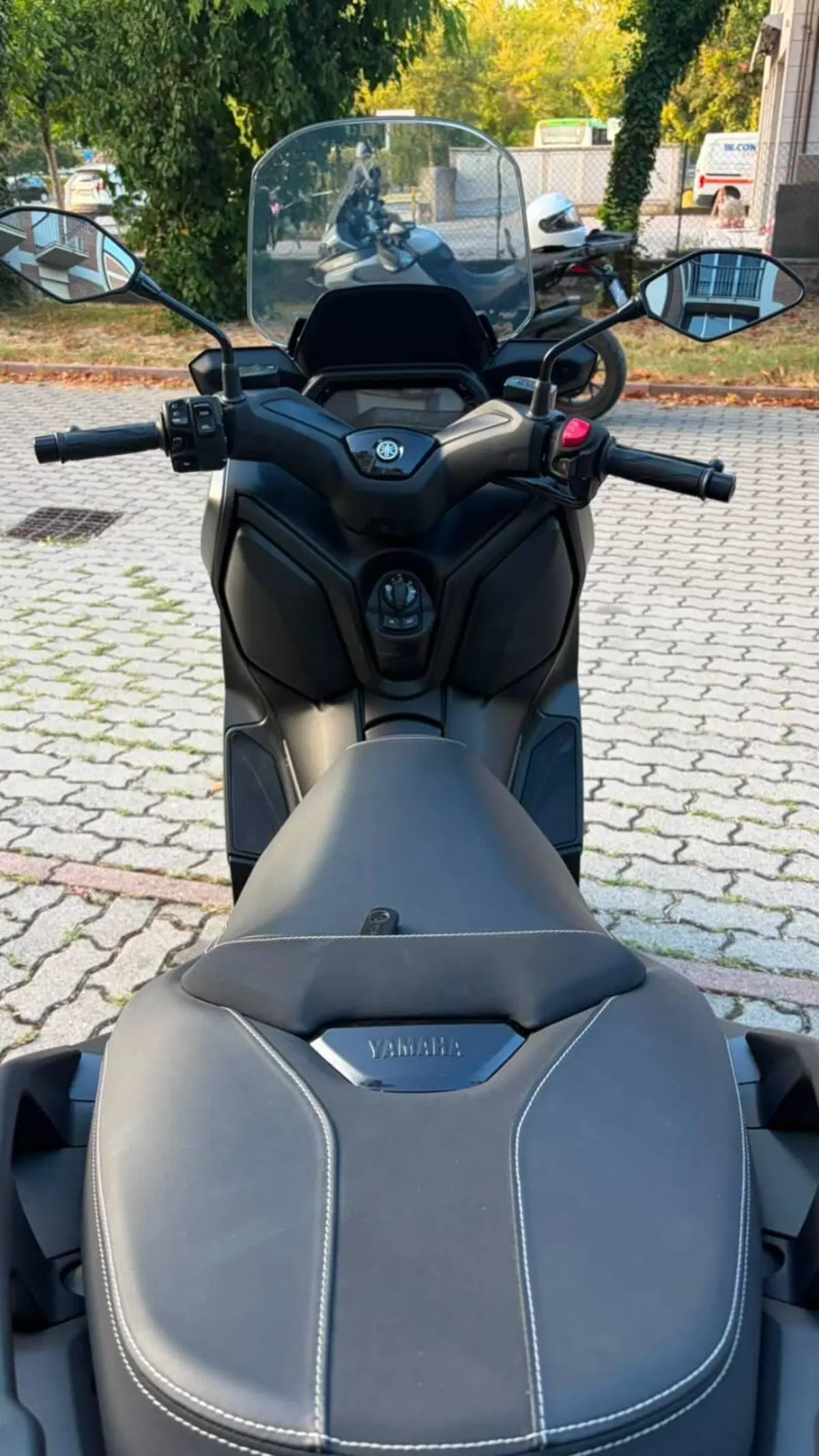 Yamaha X-Max 300 (2021 - 24) (8)