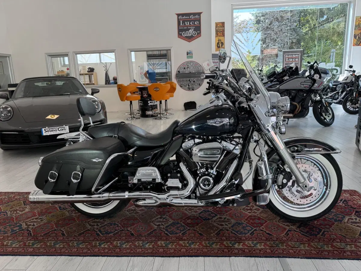 Harley-Davidson 107 Road King Classic (2017 - 18) - FLHRC (2)