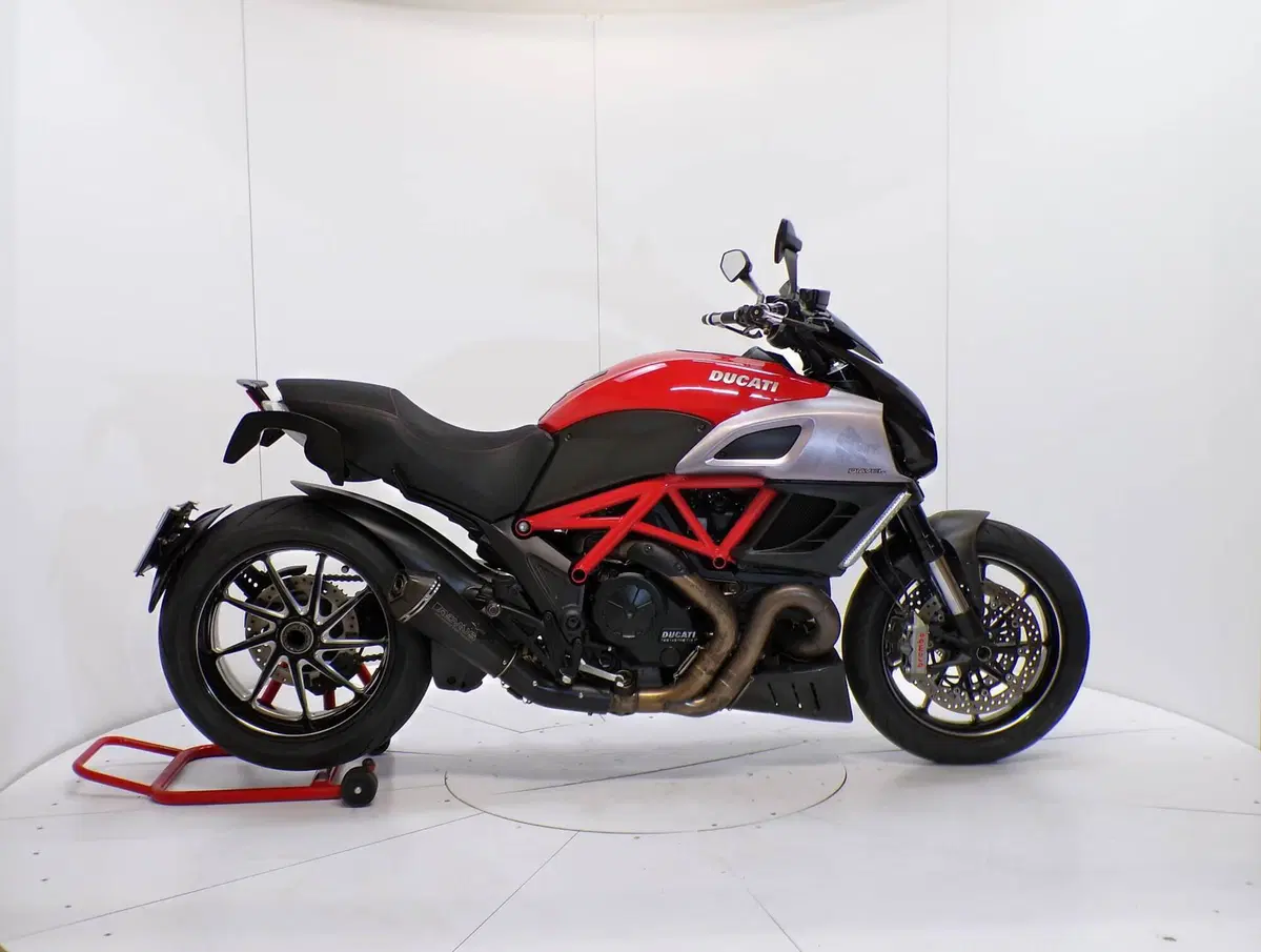 Ducati Diavel 1200 (2010 - 13)