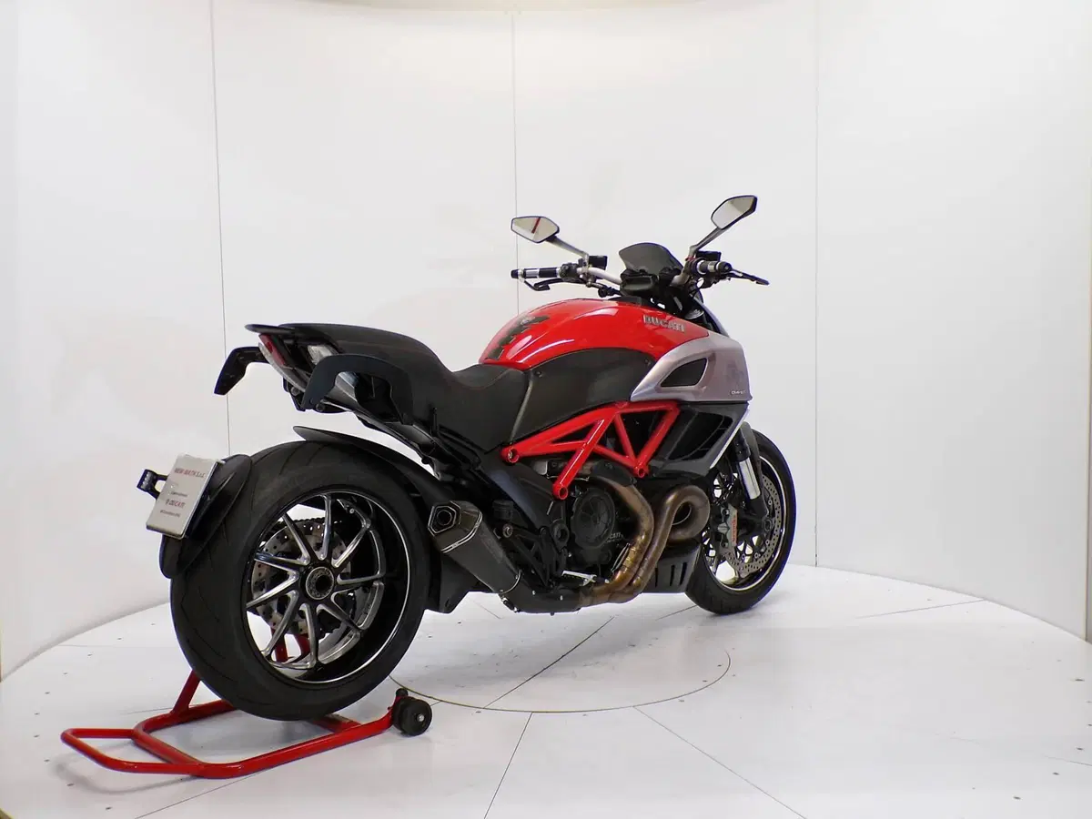 Ducati Diavel 1200 (2010 - 13) (6)