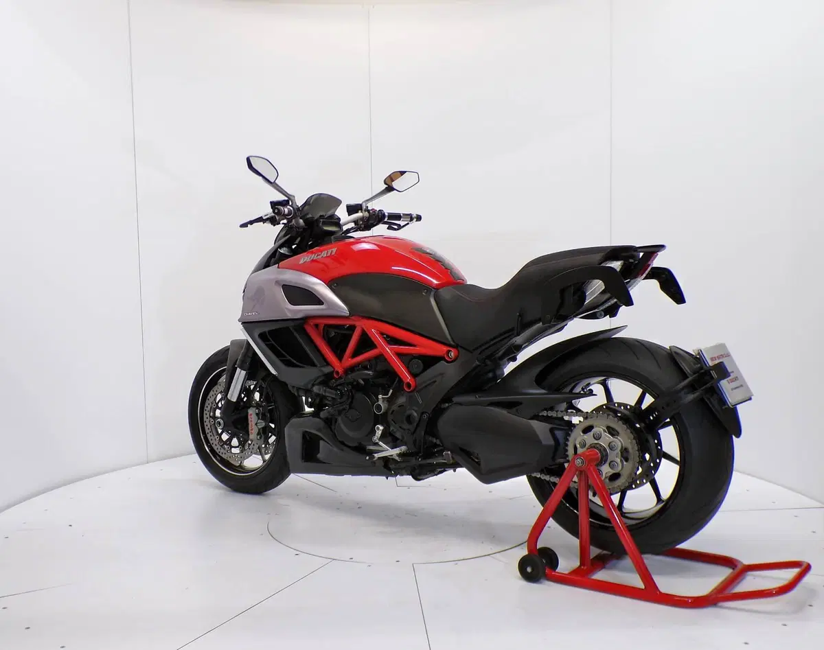 Ducati Diavel 1200 (2010 - 13) (5)