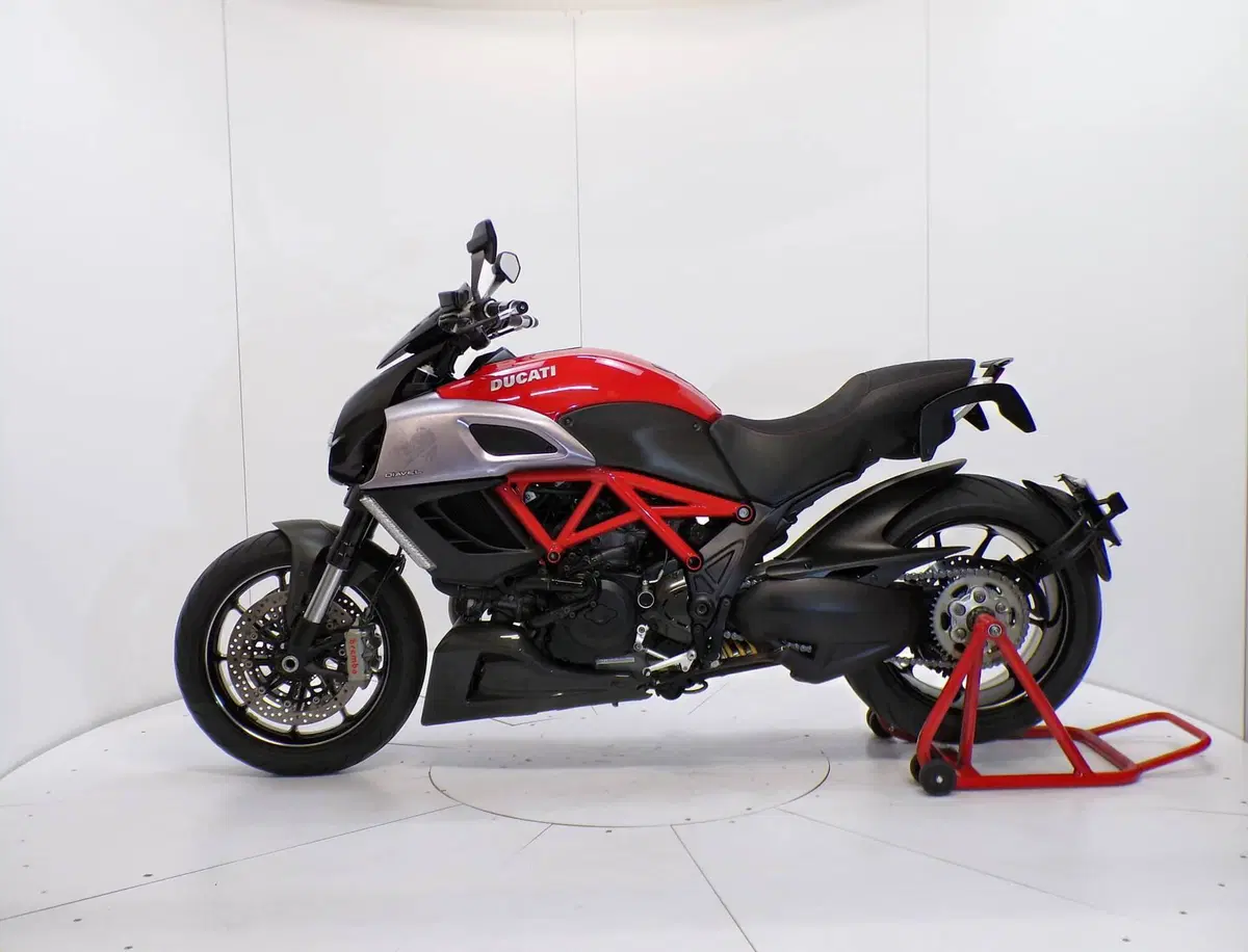 Ducati Diavel 1200 (2010 - 13) (4)