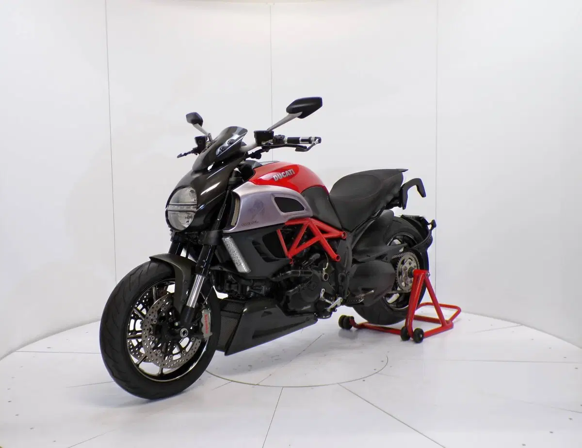 Ducati Diavel 1200 (2010 - 13) (3)