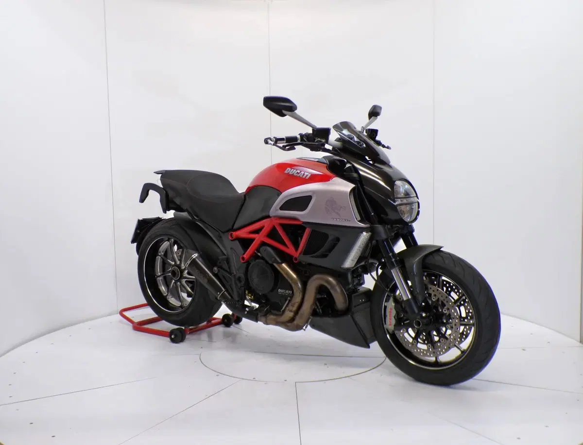 Ducati Diavel 1200 (2010 - 13) (2)
