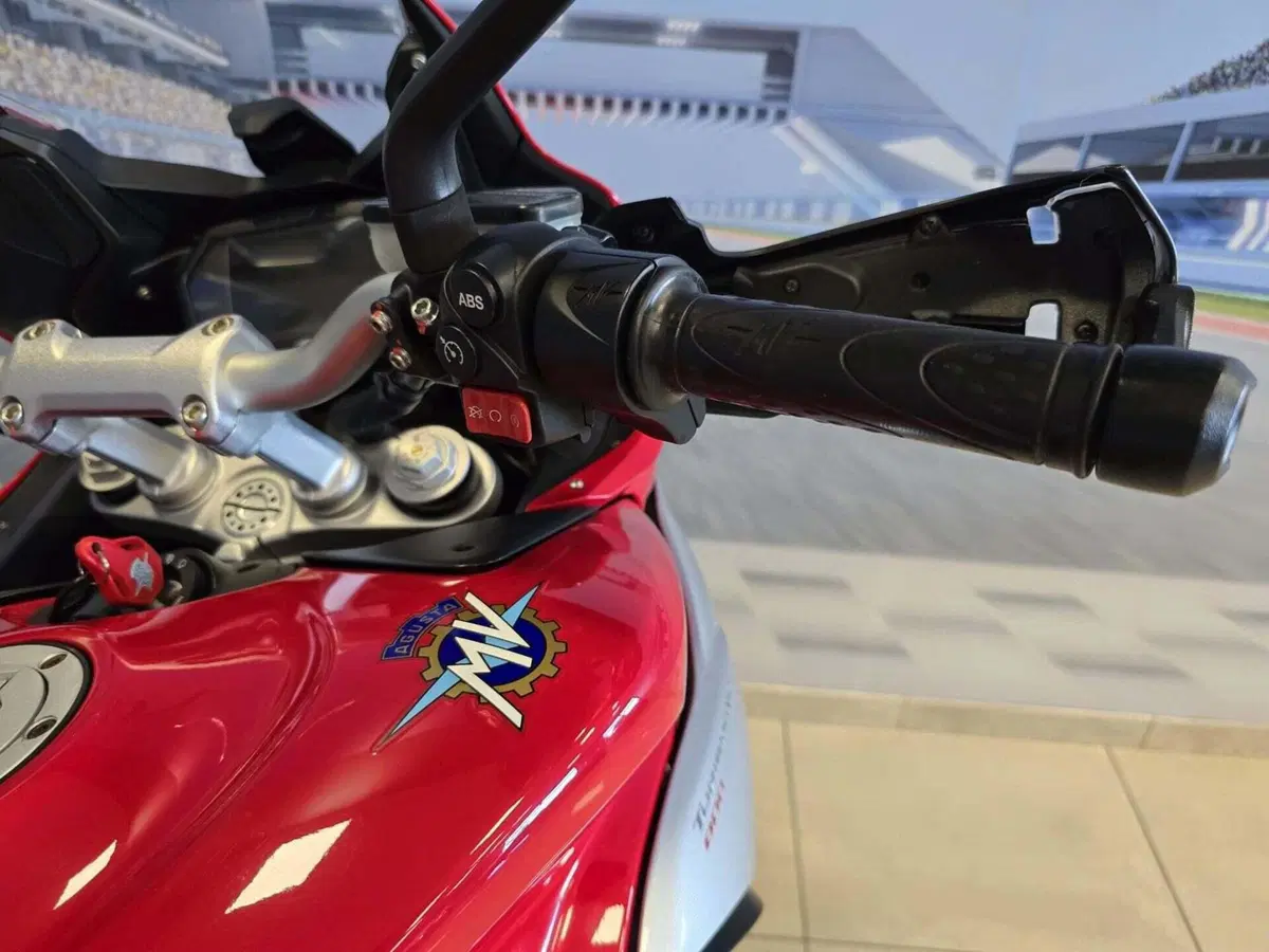 MV Agusta Turismo Veloce 800 (2014 - 16) (11)