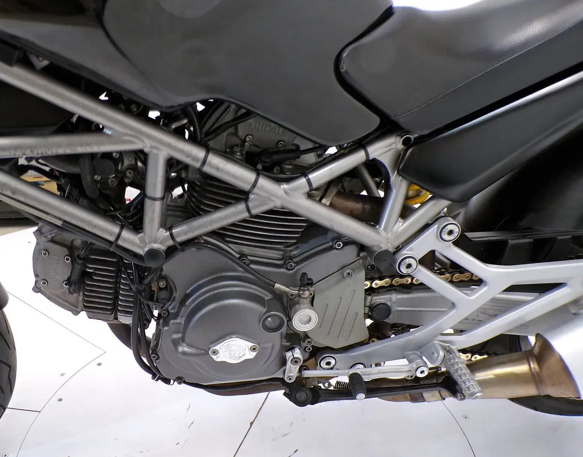 Ducati Monster 620 Dark (2003 - 06) (7)
