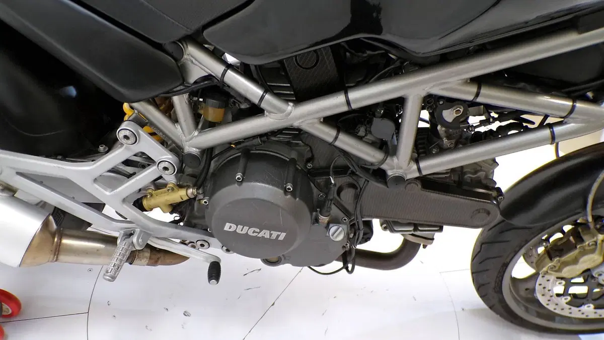 Ducati Monster 620 Dark (2003 - 06) (8)