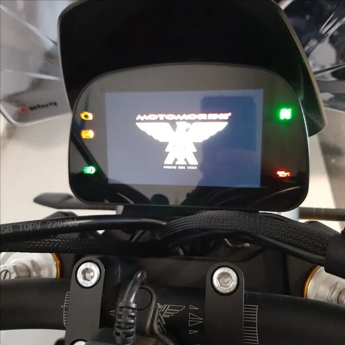 Moto Morini SEIEMMEZZO SCR (2022 - 26) (13)