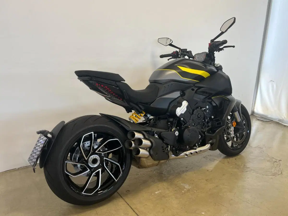 Ducati Diavel V4 (2023 - 26) (7)