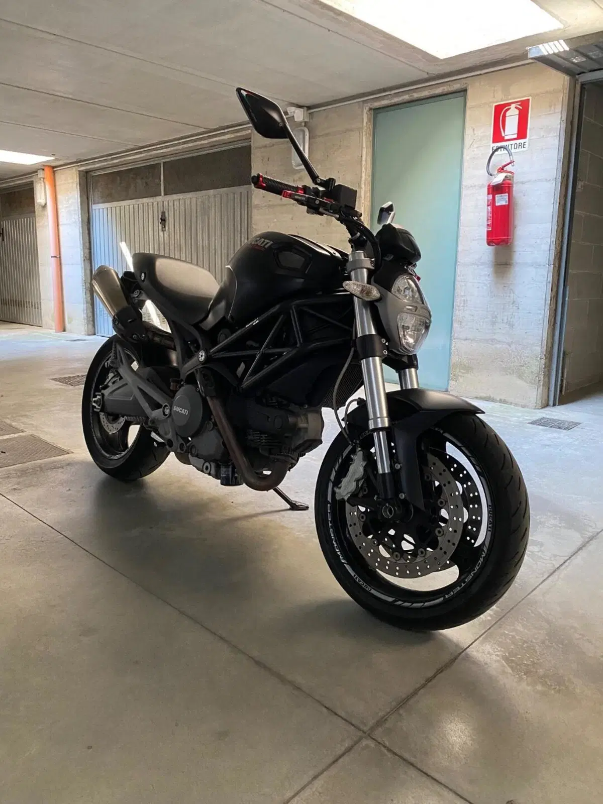 Ducati Monster 696 (2008 - 13) (3)