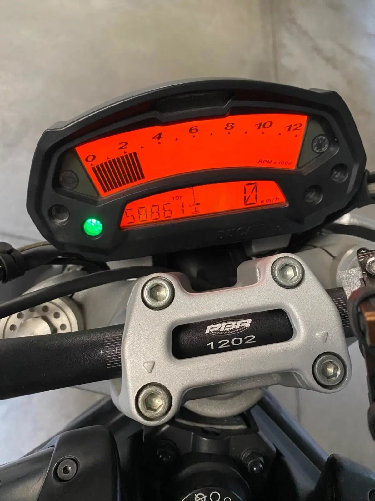Ducati Monster 696 (2008 - 13) (6)