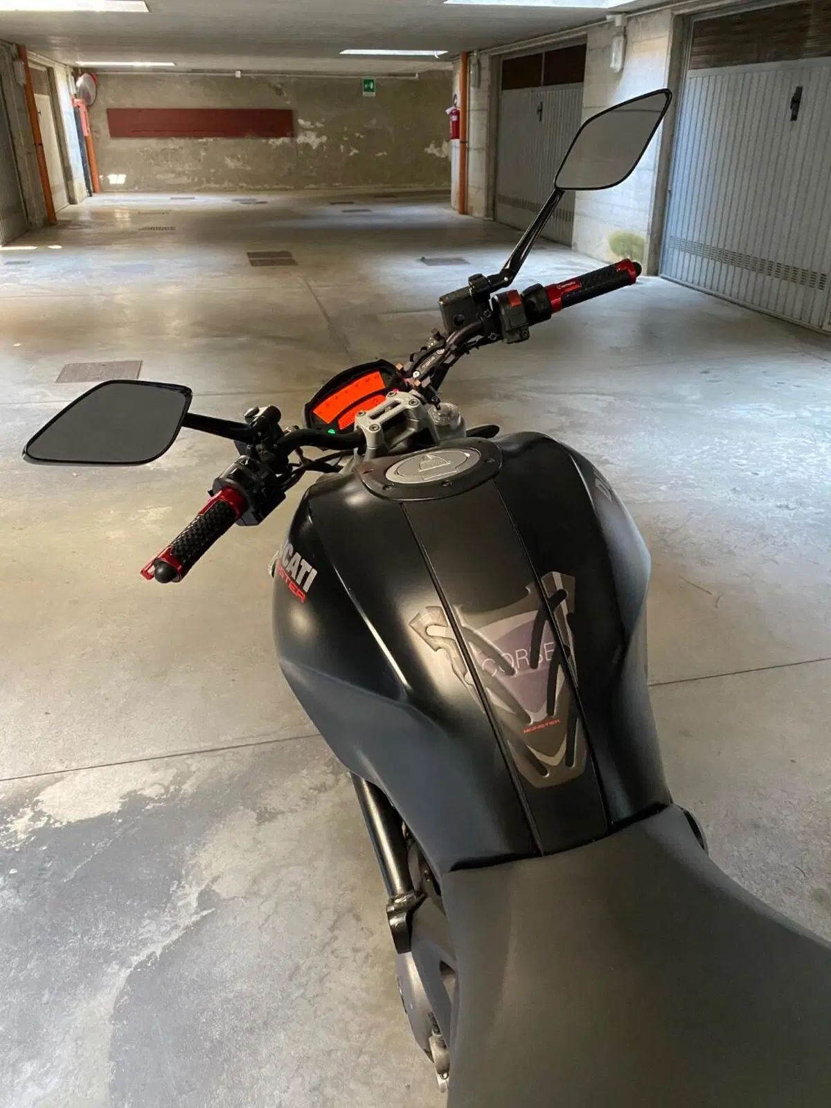 Ducati Monster 696 (2008 - 13) (7)
