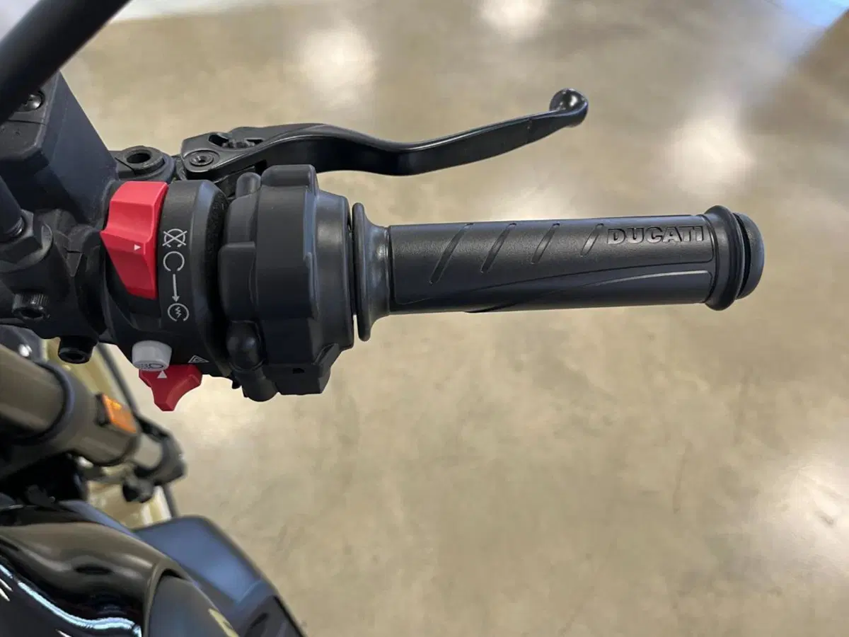 Ducati Scrambler 800 Full Throttle (2025 - 26) (11)