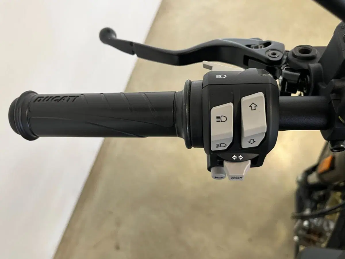 Ducati Scrambler 800 Full Throttle (2025 - 26) (12)