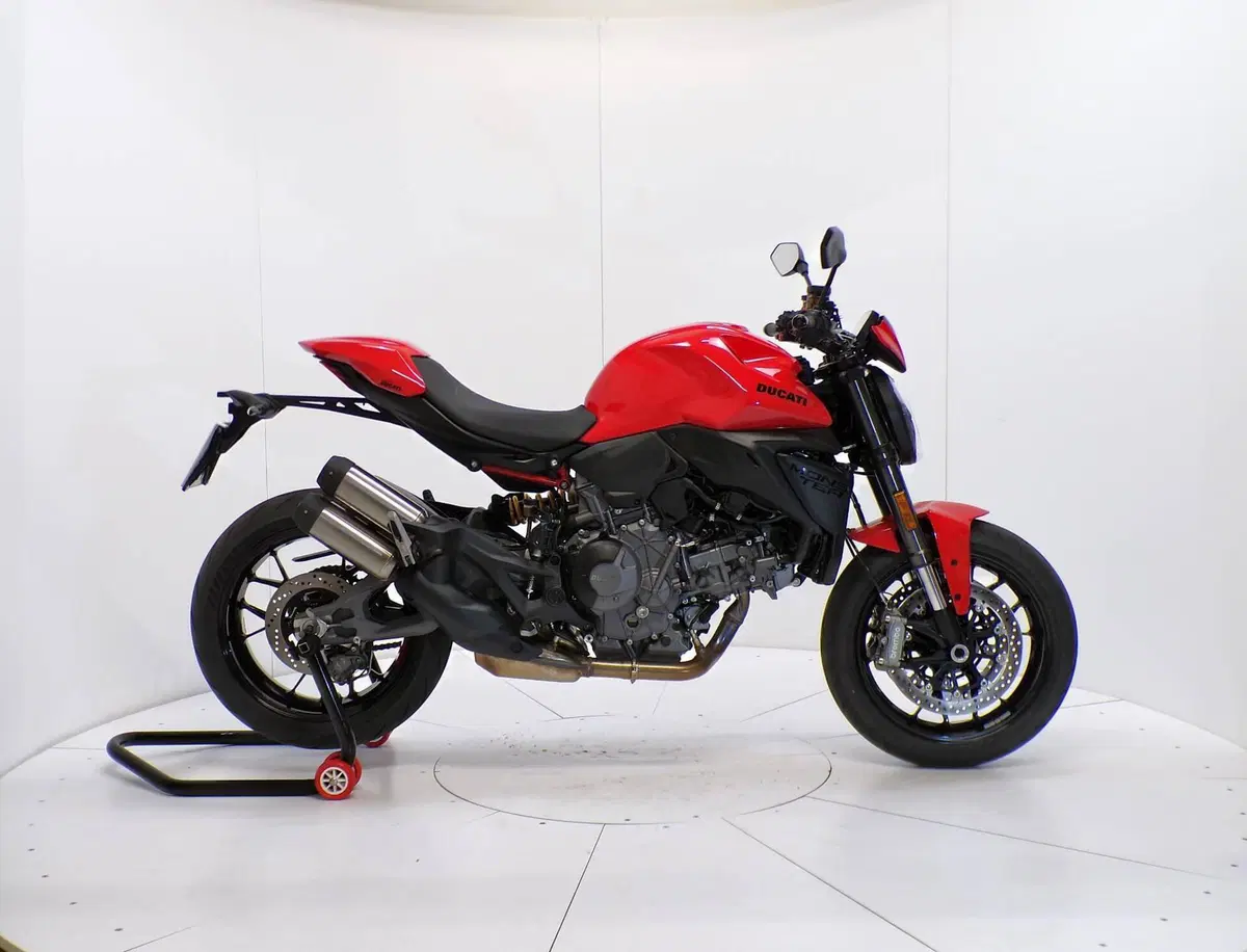 Ducati Monster 890 + (2026)