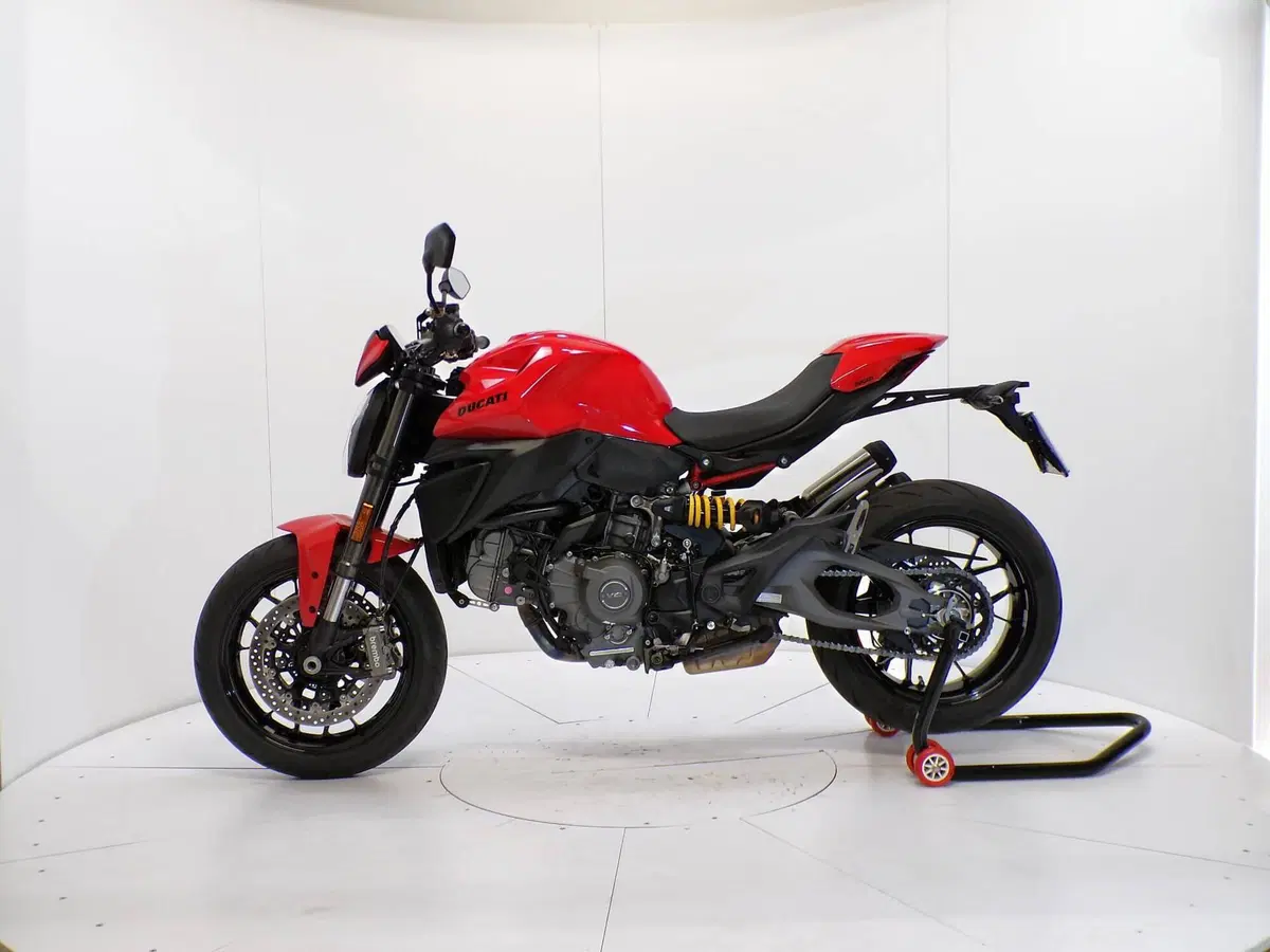 Ducati Monster 890 + (2026) (4)