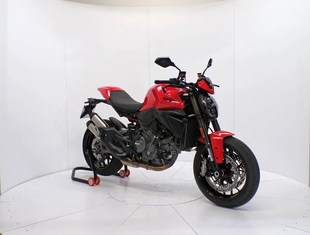 Ducati Monster 890 + (2026) (2)
