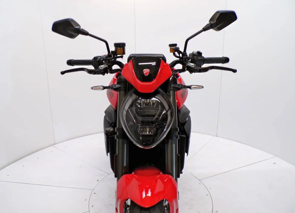 Ducati Monster 890 + (2026) (9)