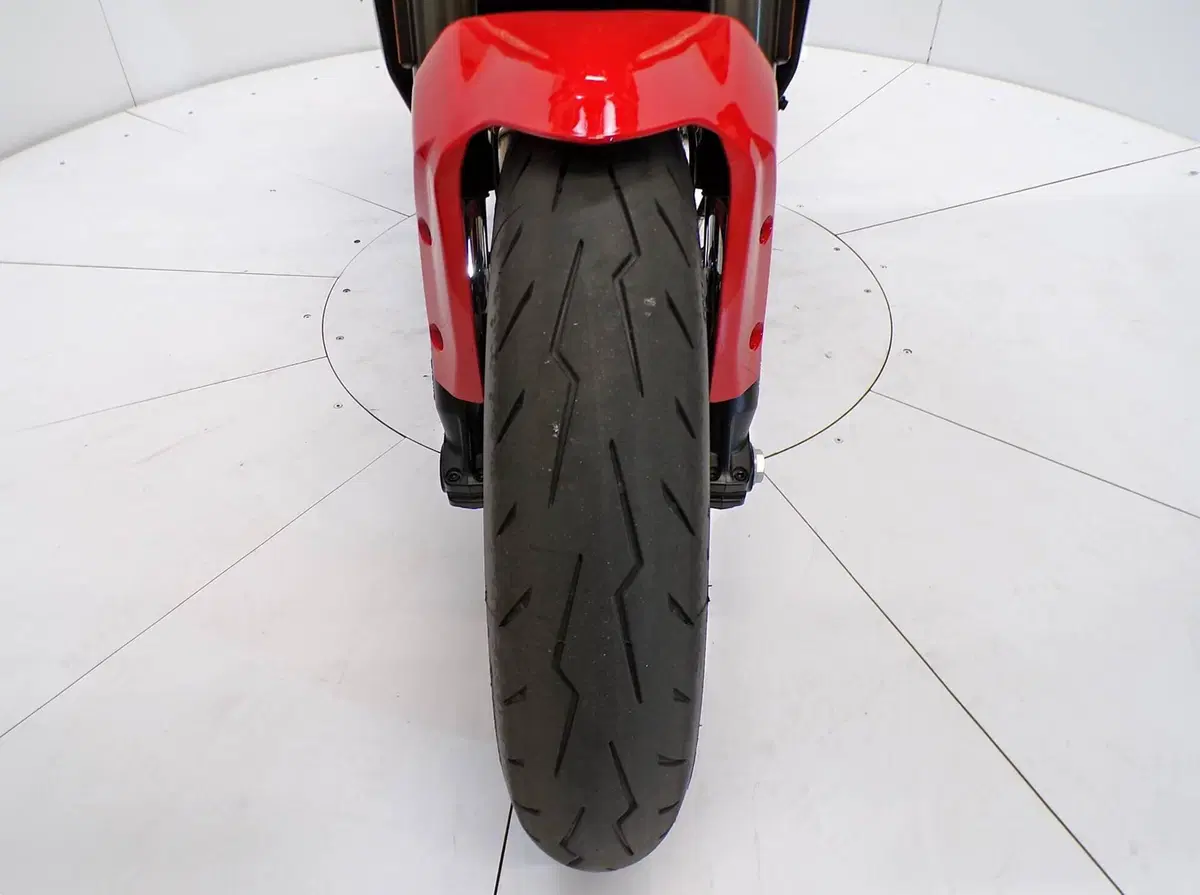 Ducati Monster 890 + (2026) (10)